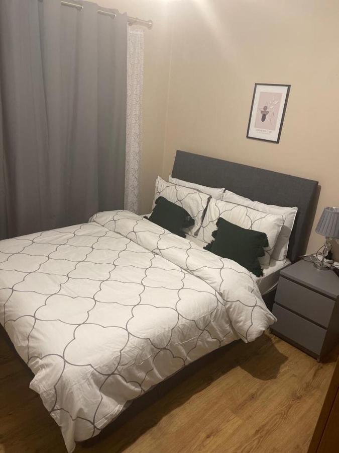 Lovely 2-Bedroom Holiday Home With Free Wifi London Exterior photo